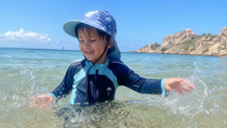 Protection solaire et baignade : Pourquoi choisir un maillot anti-UV ?