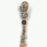 Attache Tétine Prénom Personnalisée en Bois et Crochet - Vignette | Royaume Montessori - Jouets Educatifs Montessori