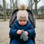 Bonnet Bébé Personnalisé au Prénom Brodé, Gros Pompon - Vignette | Royaume Montessori - Jouets Educatifs Montessori
