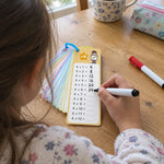 Cartes de Calcul Effaçables Enfant, Tables de 1 à 12 et 2 Feutres - Vignette | Royaume Montessori - Jouets Educatifs Montessori