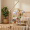 Mobile de lit bébé en bois, modèle Safari lune dorée, fixé sur un lit à barreaux