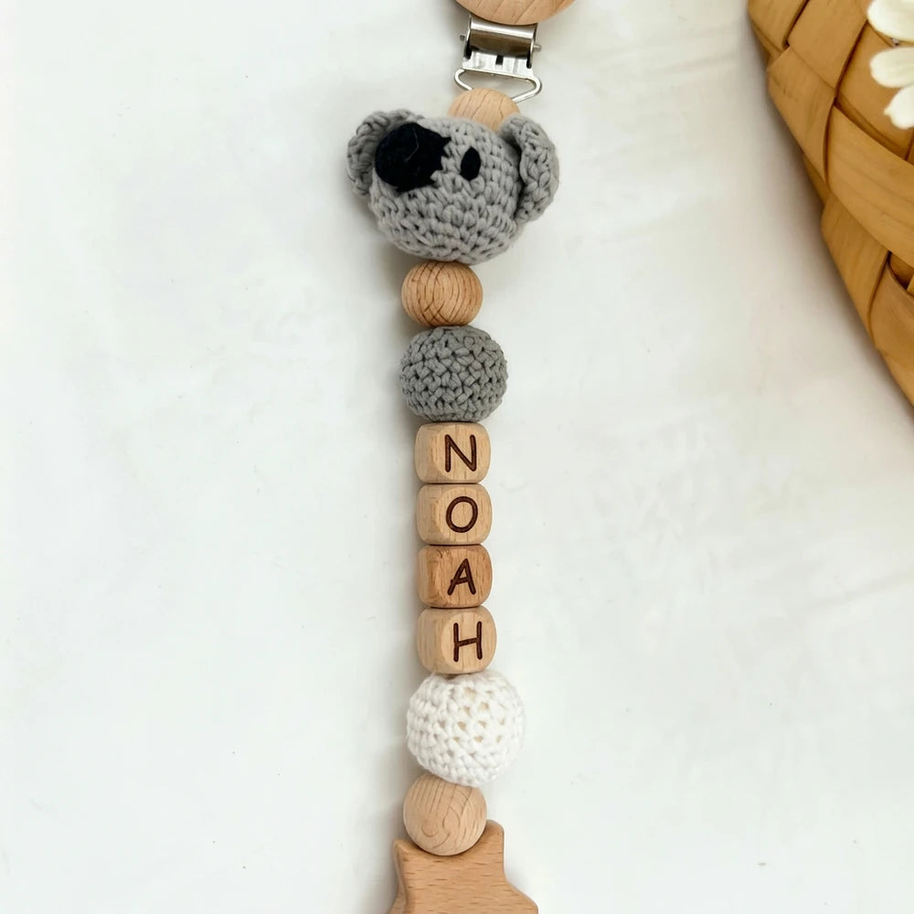 Attache tétine prénom personnalisée modèle koala, perles en bois gravées NOAH