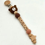 Attache Tétine Prénom Personnalisée en Bois et Crochet - Vignette | Royaume Montessori - Jouets Educatifs Montessori