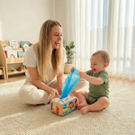 Maman et bébé jouant ensemble avec le jouet Montessori