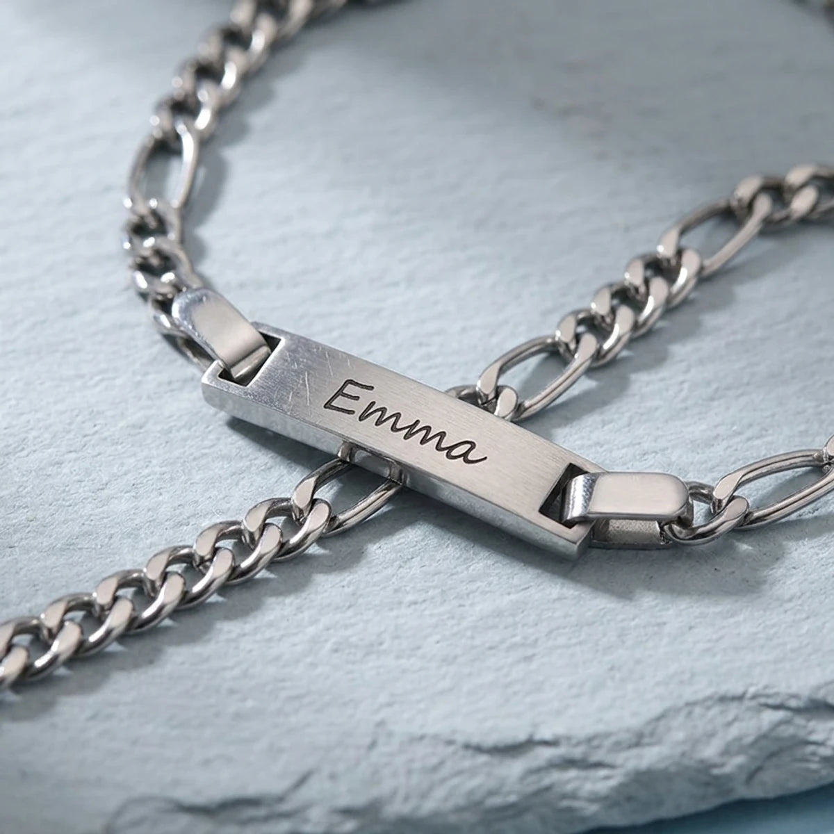 Plaque d'identite gravee au prenom, bracelet argent