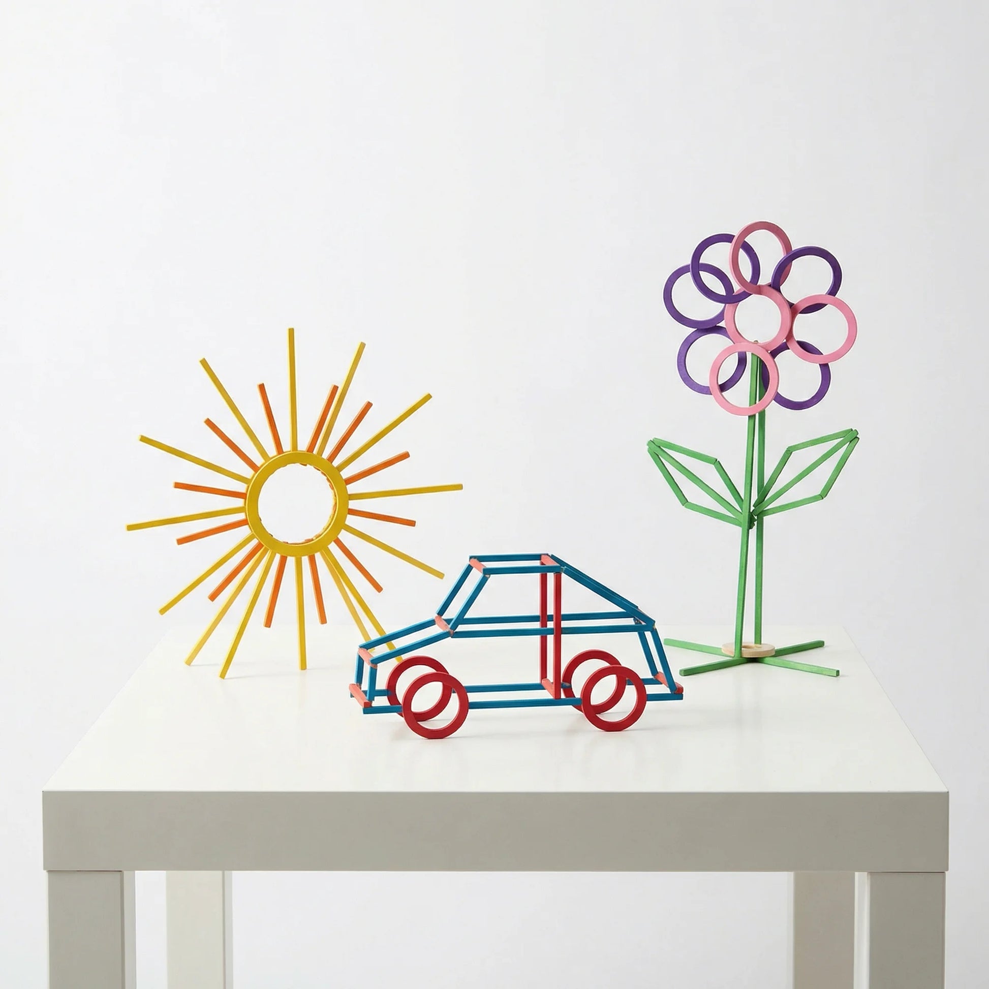 Bâtonnets Créatifs Montessori - Jeu de Construction en Bois avec 40 Modèles à Reproduire (120 Pièces)
