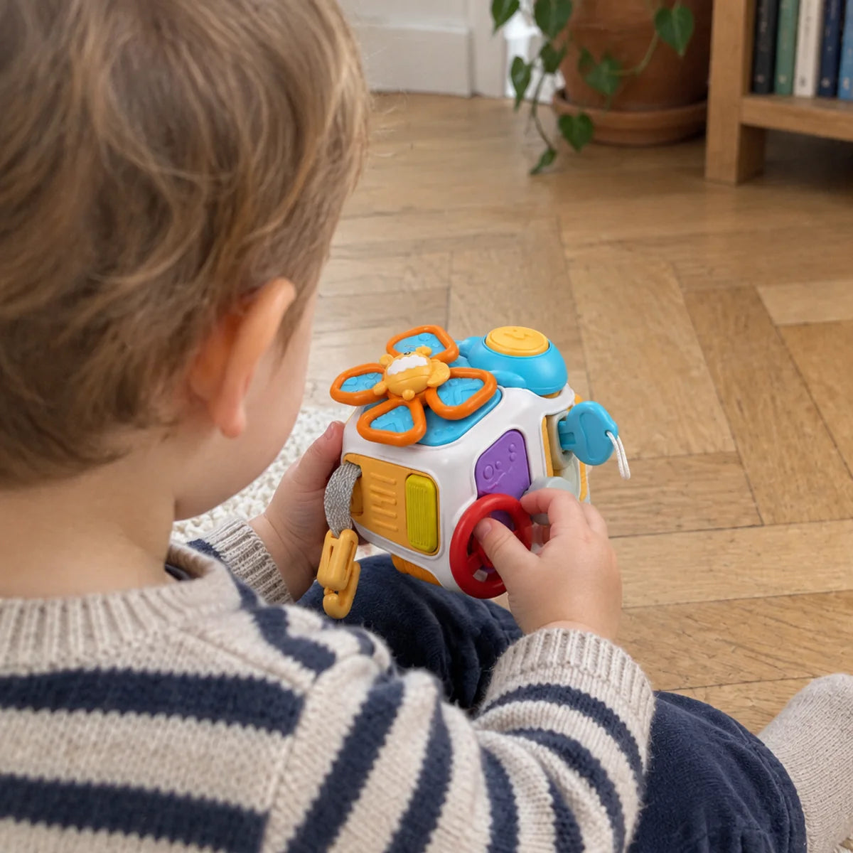 cube-activites-bebe-au-sol-06 Cube d'Activités Bébé, 10 Petits Défis pour les Mains