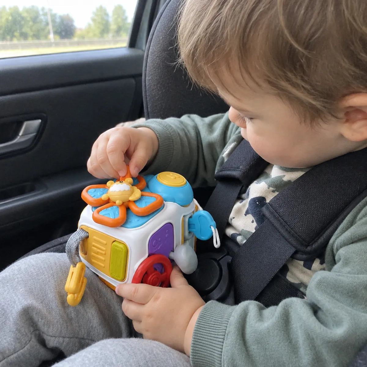 cube-activites-bebe-en-voiture-08 Cube d'Activités Bébé, 10 Petits Défis pour les Mains