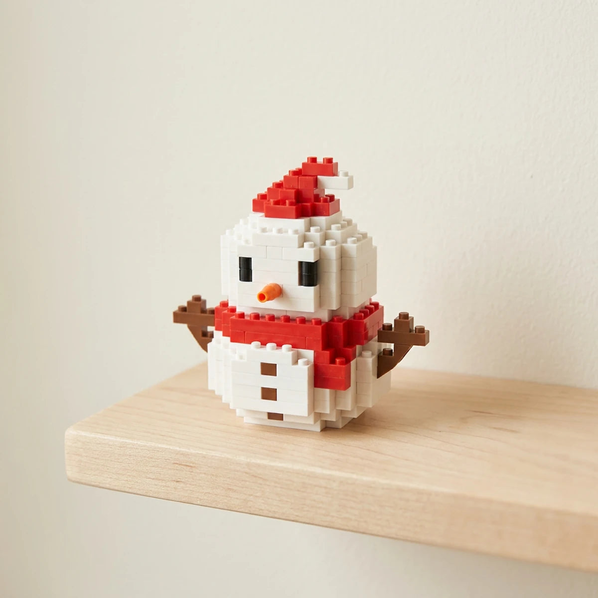 figurine-noel-micro-briques-bonhomme-rouge-13_106d69b7-69c0-45cb-abbf-db0351d21c95 Figurine de Noël en Micro-Briques à Construire
