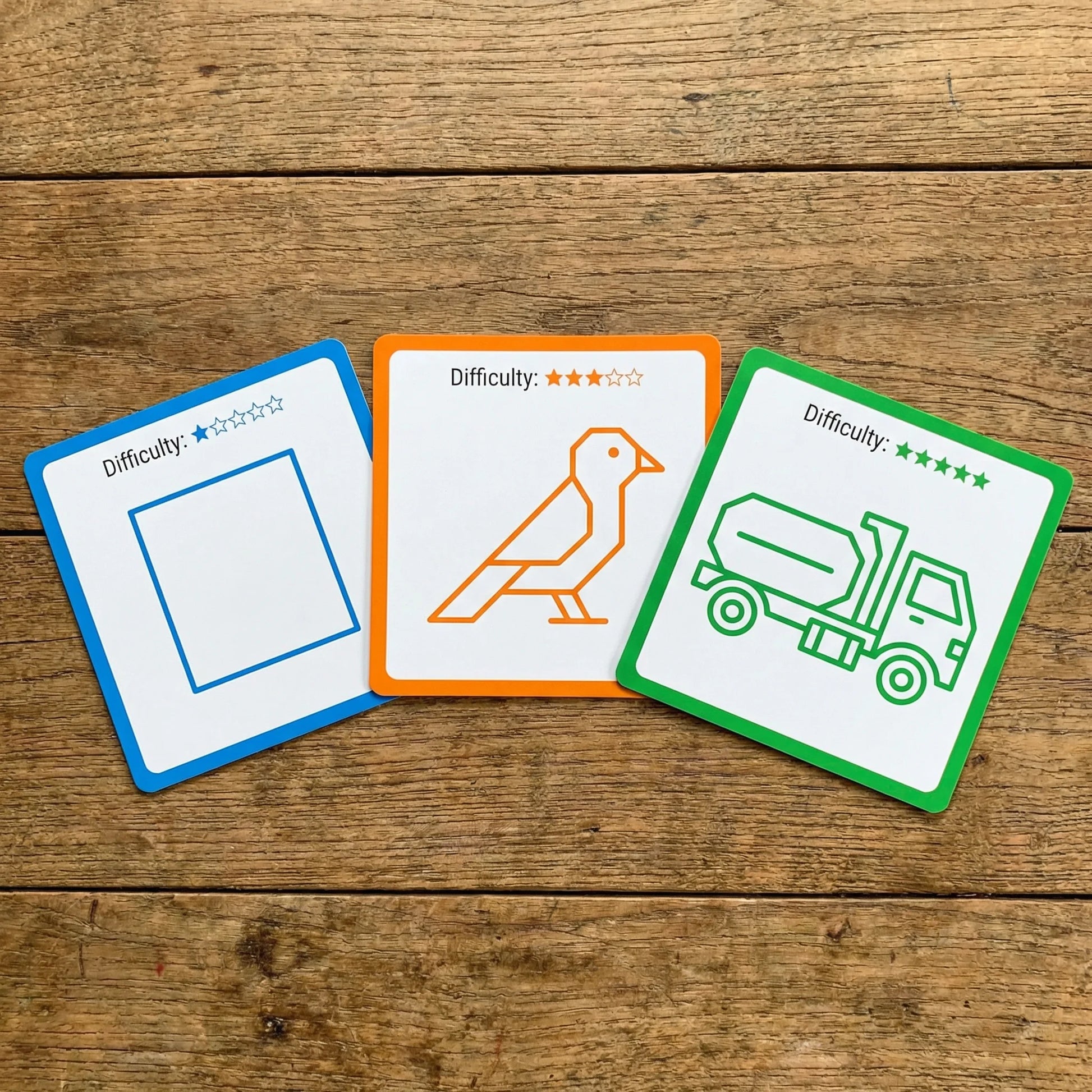 Bâtonnets Créatifs Montessori - Jeu de Construction en Bois avec 40 Modèles à Reproduire (120 Pièces)