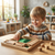 Enfant jouant avec le jeu Montessori Number Knockdown