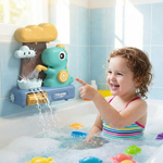 Enfant heureux avec son jouet de bain dinosaure