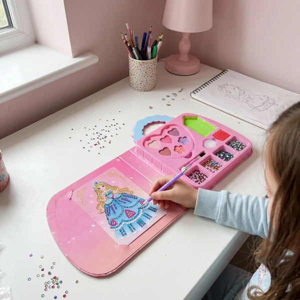 kit-diamond-painting-princesses-mallette-ouverte-01 Kit Peinture Diamant Enfant, Mallette Princesses à Strass