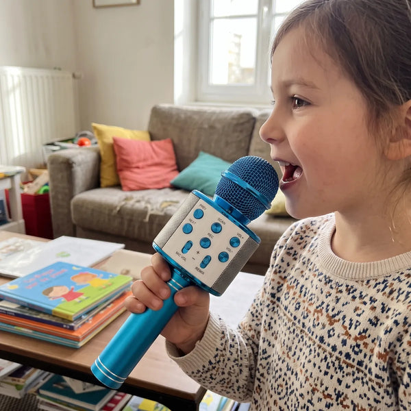 micro-karaoke-enfant-lifestyle-01 Micro de Karaoké pour Enfant avec Haut Parleur