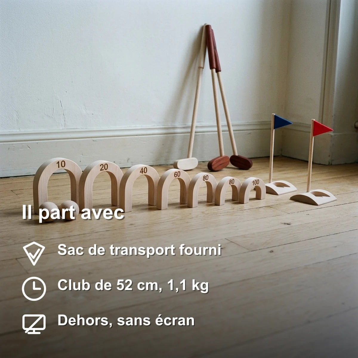 Parcours de mini golf aligné sur un parquet clair