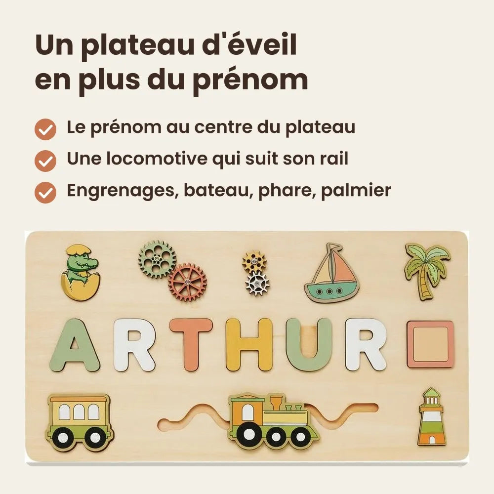 Puzzle prénom petit train : prénom au centre, locomotive sur rail, engrenages, bateau, phare et palmier