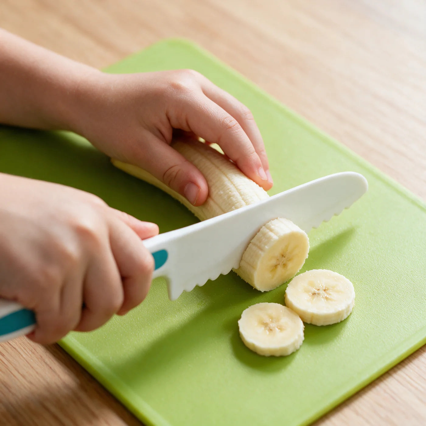 royaume-montessori-kit-cuisine-enfant-demonstration-04 Kit de Cuisine pour Enfant