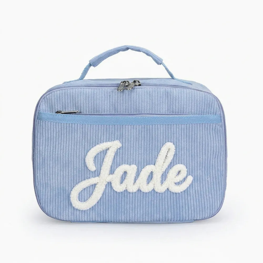 Sac à goûter personnalisé bleu ciel en velours côtelé, prénom Jade brodé en laine blanche