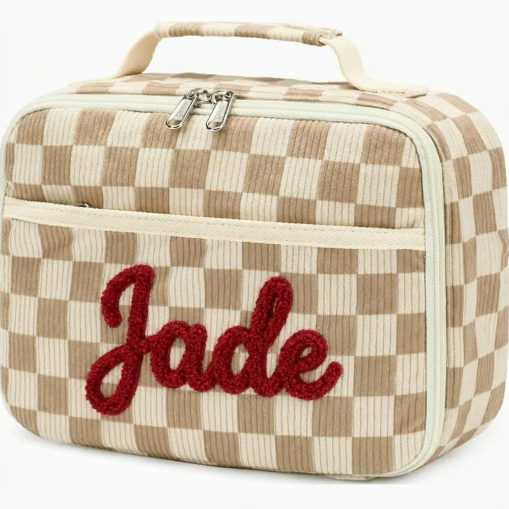 Sac à goûter personnalisé à damier caramel, prénom Jade brodé en laine rouge