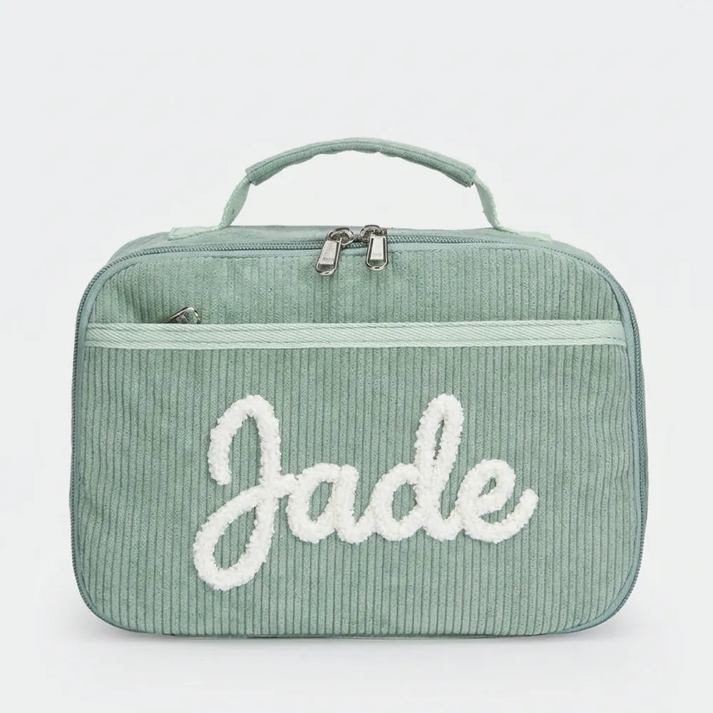 Sac à goûter personnalisé vert sauge en velours côtelé, prénom Jade brodé en laine blanche