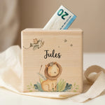 Tirelire Personnalisée en Bois avec Prénom, Motif Lion - Vignette | Royaume Montessori - Jouets Educatifs Montessori